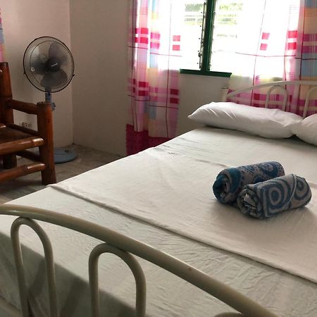 Puerto Galera Hostel Bilik gambar