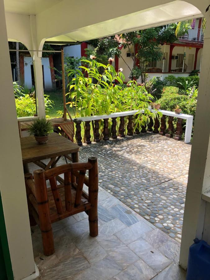 Puerto Galera Hostel Bilik gambar