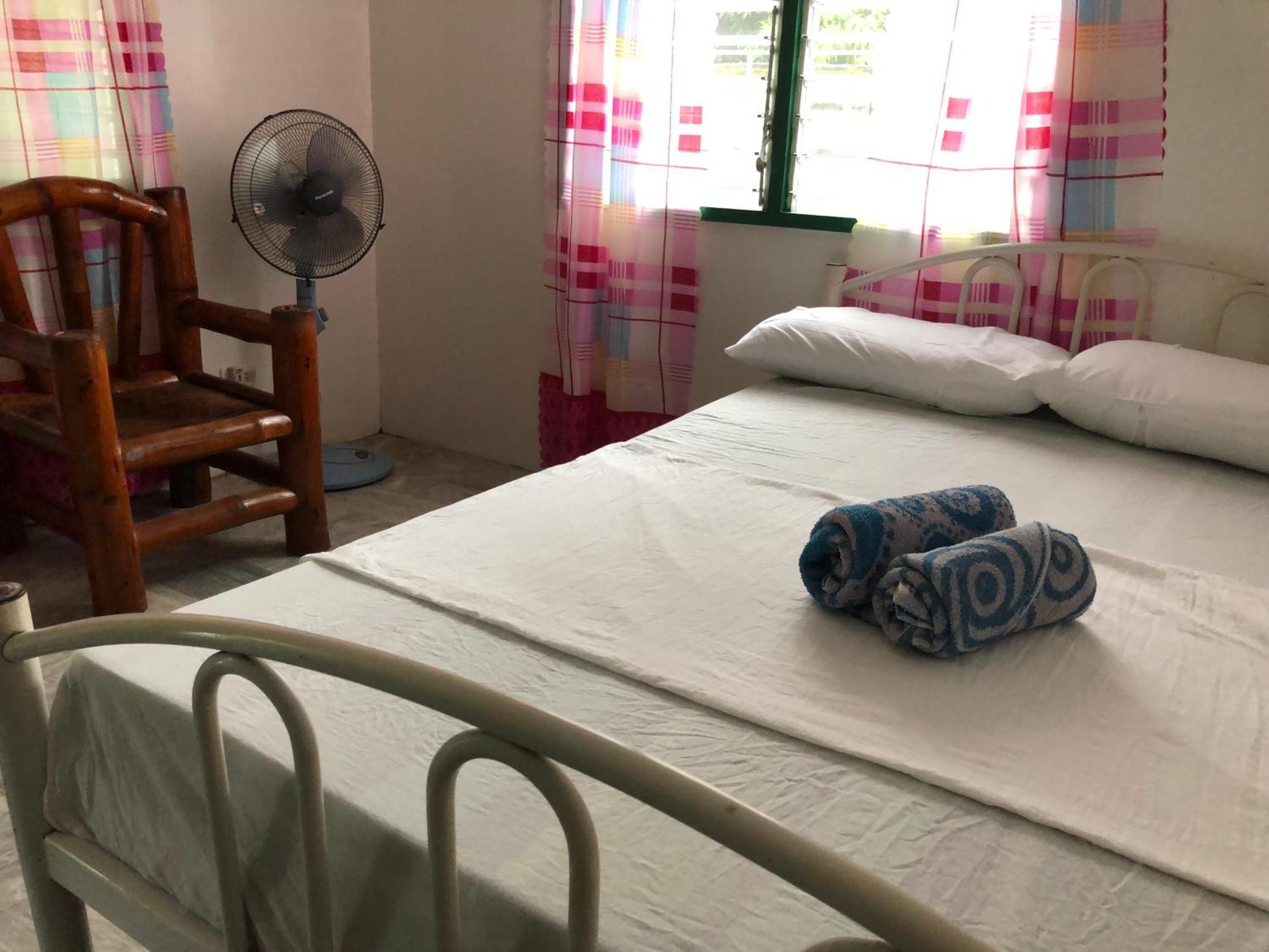 Puerto Galera Hostel Bilik gambar